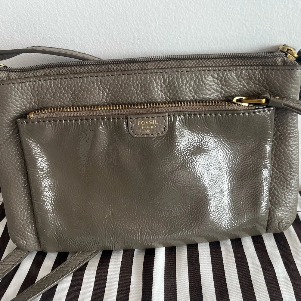 Elegant Gray Leather Crossbody Bag - Picture 5 of 5